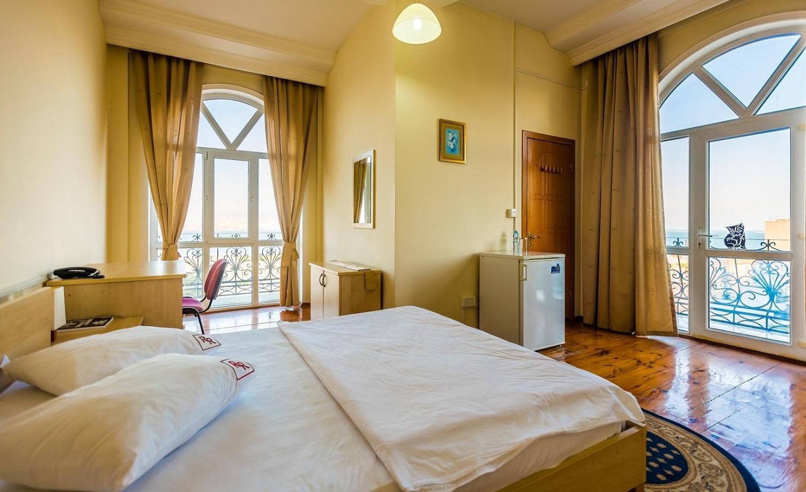 Red Roof Seaview Hotel Баку Екстер'єр фото